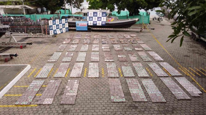 Kolombiya’da Denizaltıda 87.7 Milyon Dolarlık Kokain Ele Geçirildi