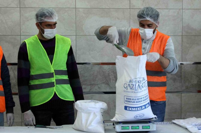 Köylerde Yaşayan Depremzedelerin İhtiyaçları Karşılanıyor