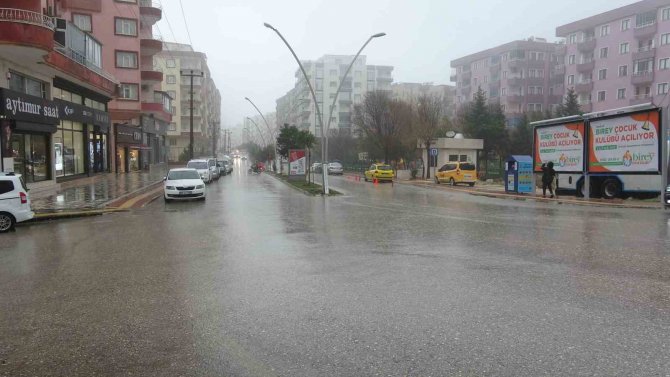 Mardin’de Sağanak Yağış Etkili Oldu