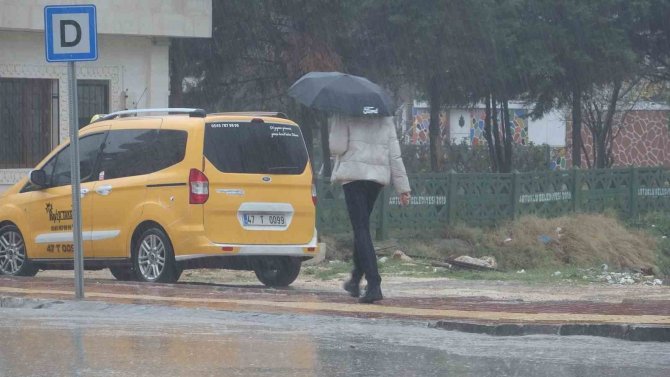 Mardin’de Sağanak Yağış Etkili Oldu