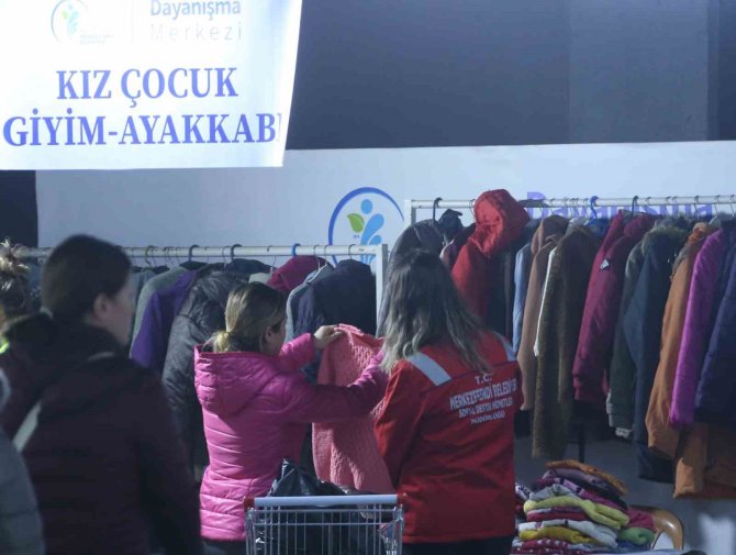 Merkezefendi Dayanışma Merkezi Depremzedelerin İhtiyacını Karşılıyor