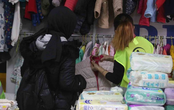 Merkezefendi Dayanışma Merkezi Depremzedelerin İhtiyacını Karşılıyor