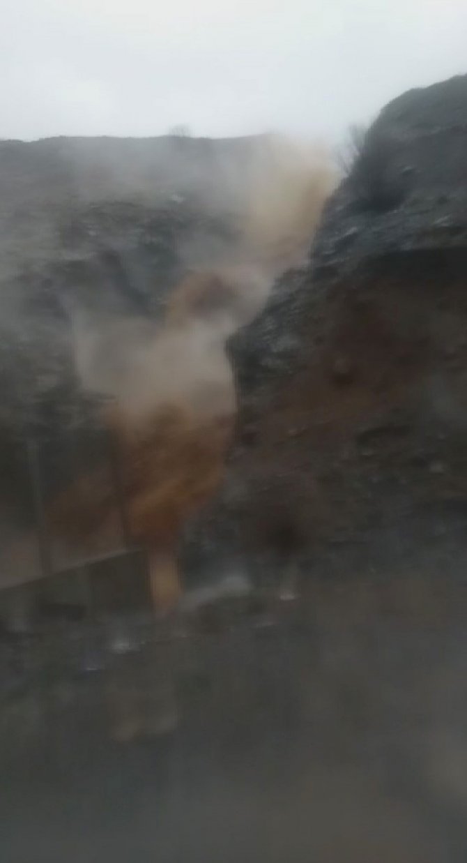 Elazığ’da Aşırı Yağış Sonrası Şelale Coştu