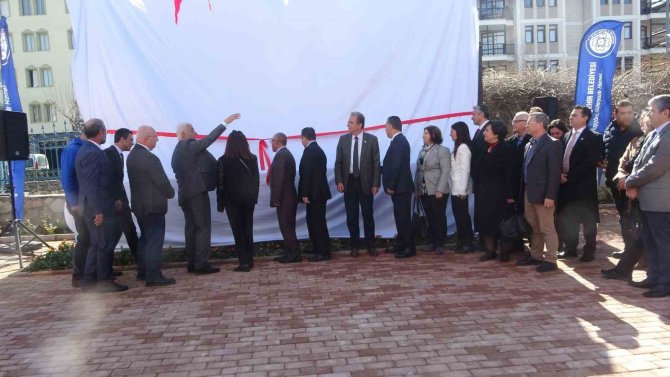Muğla’da Tıp Bayramı’nda ’Sağlık Emekçileri’ Heykeli Açıldı