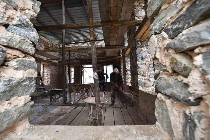 Tarihi Mescid Gün Yüzüne Çıkıyor