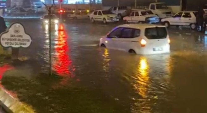 Şanlıurfa’da Sağanak Yağış Sele Neden Oldu