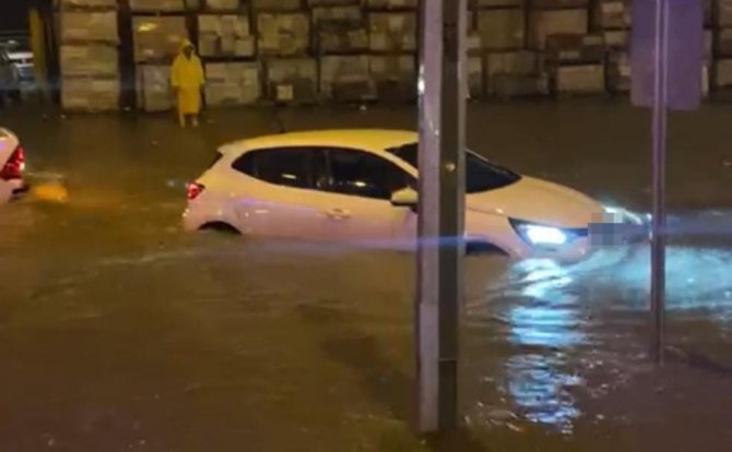 Şanlıurfa’da Sağanak Yağış Sele Neden Oldu
