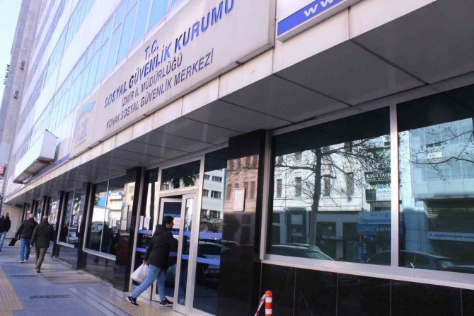 İ̇zmir Sgk’den Eyt’li Vatandaşlara Örnek Hizmet