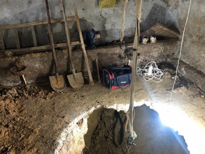 Sinop’ta Kaçak Kazı Yapan 3 Kişi Suçüstü Yakalandı