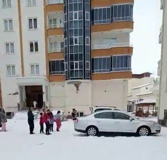 Depreme 7. Katta Yakalandılar, Kaçışlarını Anbean Kaydettiler