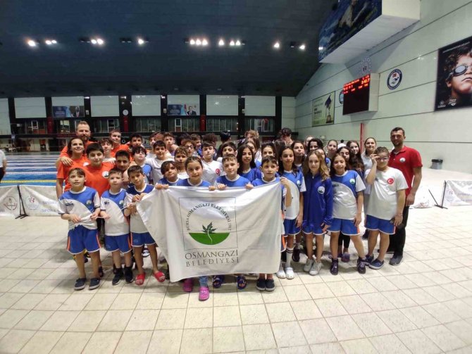 Genç Kulaçlar Yüzme Sporunun Geleceğine Işık Saçtı