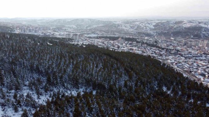 Türkiye’nin İlk Milli Parkındaki Kar Kuyuları Görenleri Geçmişe Götürüyor