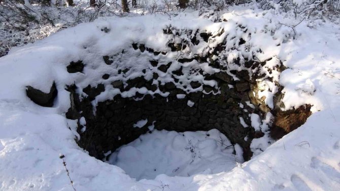 Türkiye’nin İlk Milli Parkındaki Kar Kuyuları Görenleri Geçmişe Götürüyor