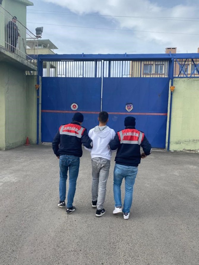 Sahte Jandarmayı Gerçek Jandarma Yakaladı