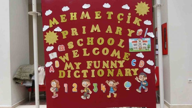 Uşaklı Öğrencilerin Hazırladığı İ̇ngilizce Sözlükler Deprem Bölgesine Gönderilecek