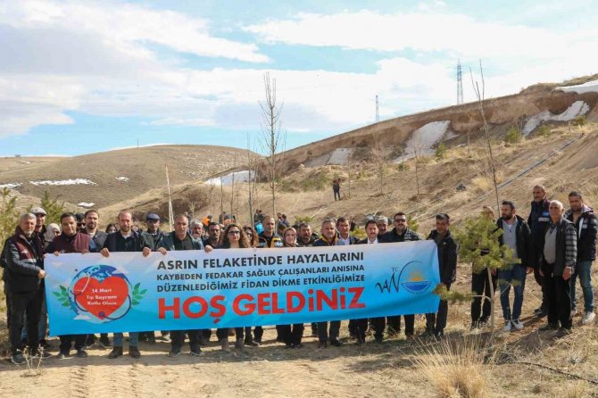 Depremde Hayatını Kaybeden Sağlıkçıların Anısına Fidan Dikildi