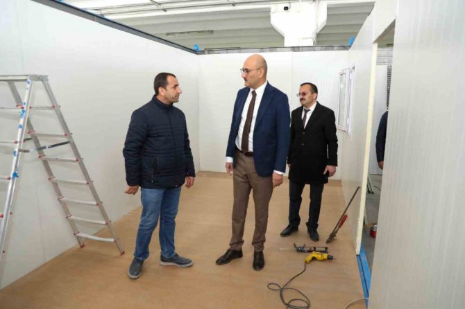 İ̇pekyolu Belediyesinden Deprem Bölgesine Konteyner Desteği
