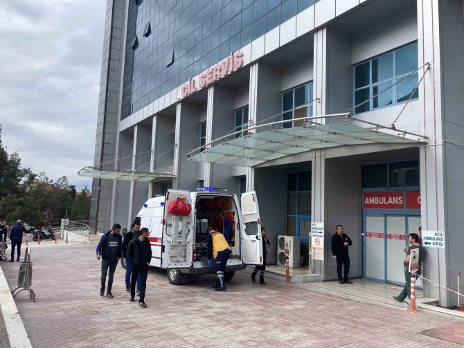 Elektrik Sigortası Patladı, 2 Teknisyen Hafif Yaralandı