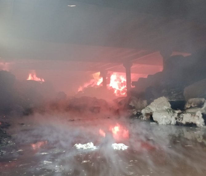 Deprem Bölgesinde Fabrika Yangını