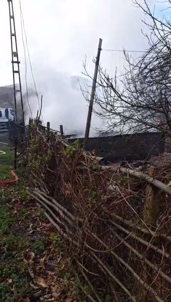 Çıkan Yangında Ev Kullanılamaz Hale Geldi