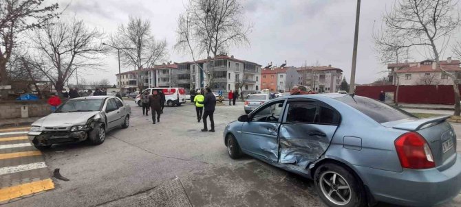 3 Araçlı Trafik Kazası: 1 Yaralı