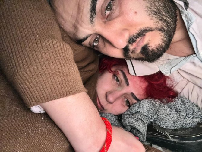 Yaşadıkları Kat Alt Katla Birleşti, Burunları Bile Kanamayan Aile Enkaz Altındaki O Anlarını Kaydetti
