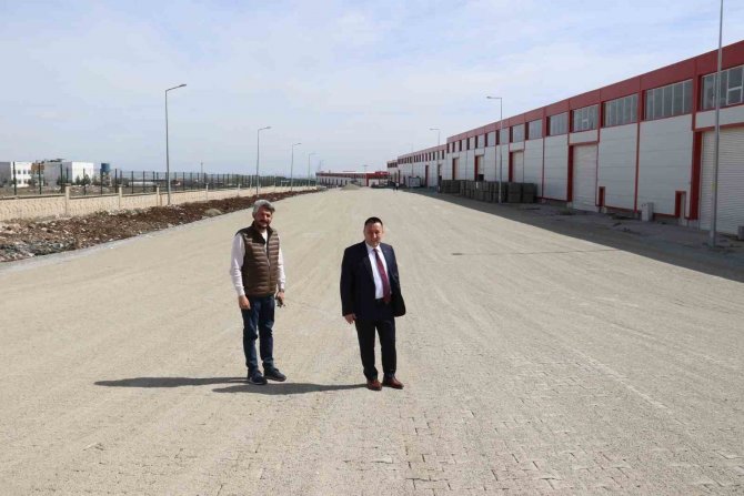 Bağlar’da Kırsal Mahallelere Parke Taşı Döşeme Hizmeti Devam Ediyor