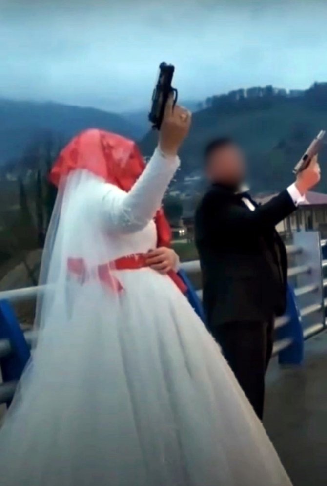 Düğün Konvoyunda Damat Ve Gelinin ‘Pes’ Dedirten Görüntüleri