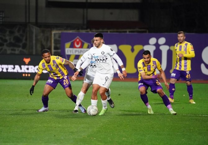 Altaylı Eren Erdoğan, Takımının Asist Yükünü Çekiyor