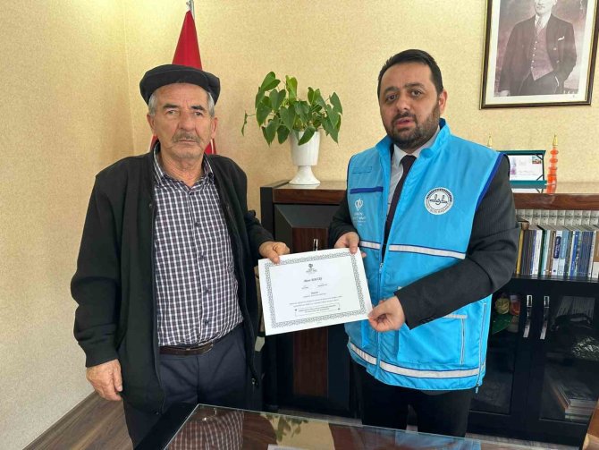 Yardımsever Vatandaş Hac Parasını Depremzedeler İçin Bağışladı