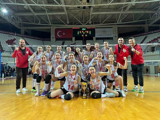 Döşemealtı’nın Nar Taneleri Antalya Şampiyonu