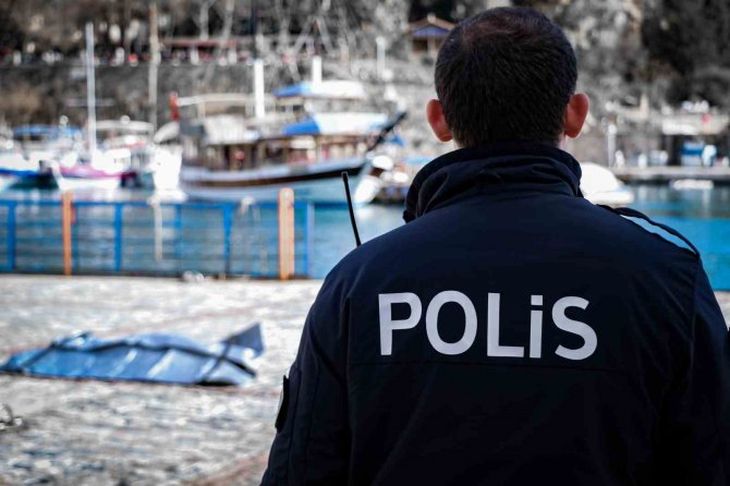 Antalya’da Denizde Cesedi Bulunan 18 Yaşındaki Gencin Kimliği Belli Oldu