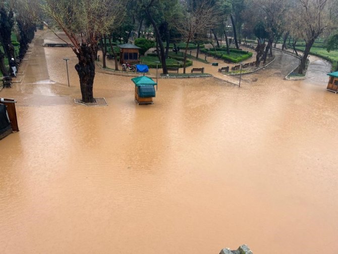 Şanlıurfa’da Dalgıçlar Kayıp 7 Kişiyi Arıyor