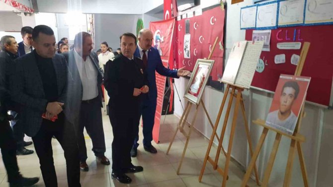 Şehidin Fotoğraf Sergisi Adının Verildiği Okulda Açıldı