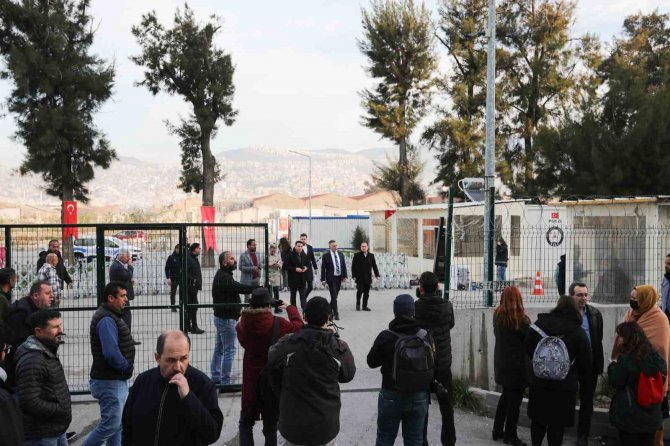 Başkan Sandal: "Depremzedeleri Yalnız Bırakmayacağız"