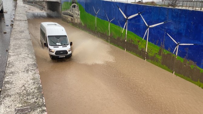 Adıyaman’da Sel Suları Cadde Ve Sokakları Göle Çevirdi