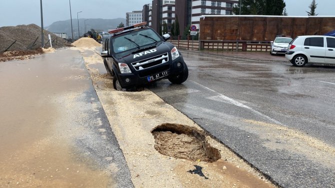 Adıyaman’da Sel Suları Cadde Ve Sokakları Göle Çevirdi