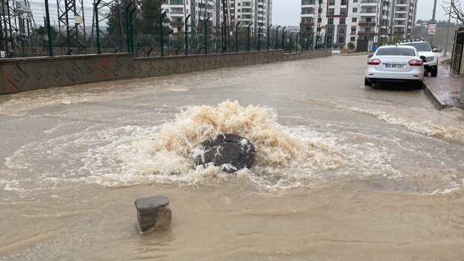Adıyaman’da Sel Suları Cadde Ve Sokakları Göle Çevirdi