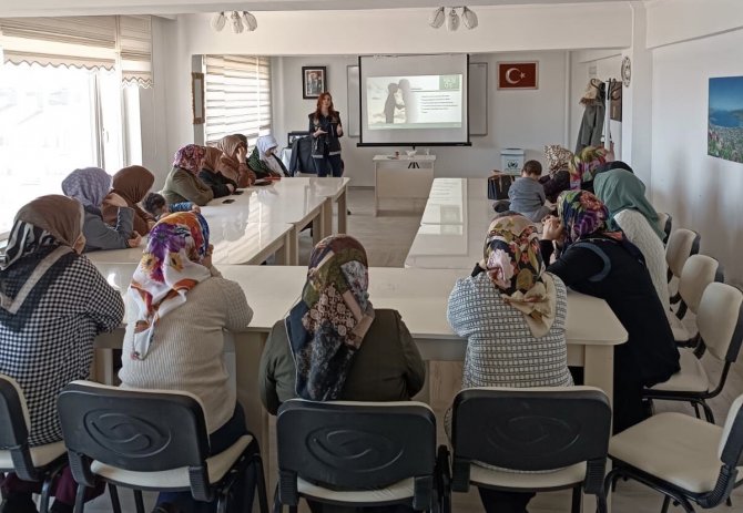Tatvan’da “En İyi Narkotik Polisi Anne” Ve “Uyuma” Semineri