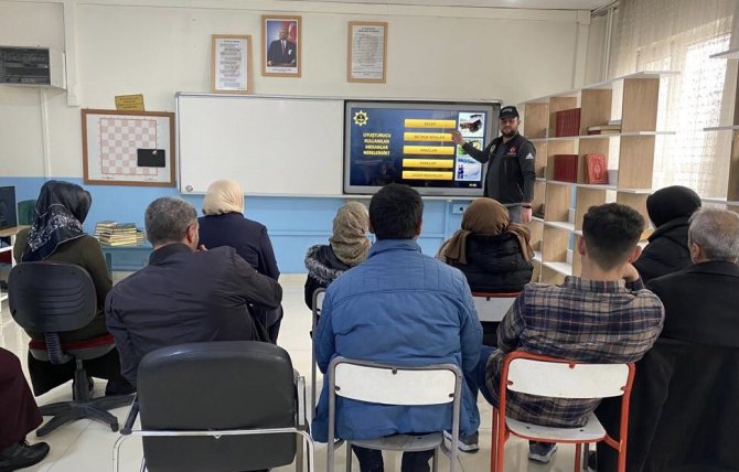 Tatvan’da “En İyi Narkotik Polisi Anne” Ve “Uyuma” Semineri