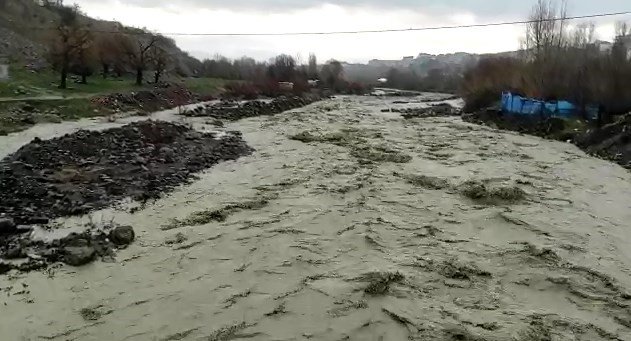 Bingöl’de Sağanak Yağış Etkili Oldu