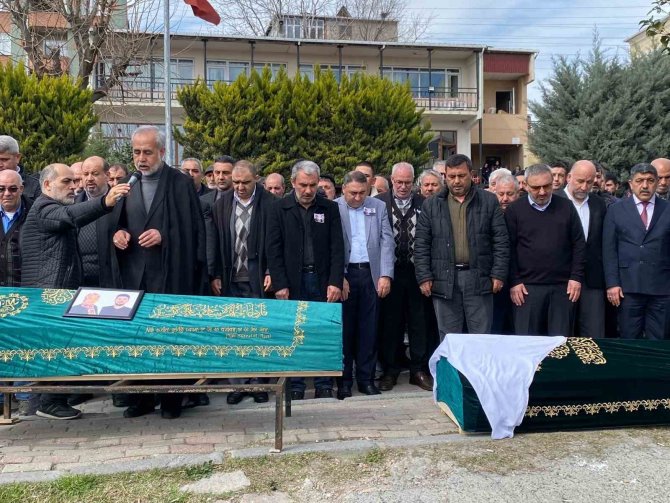 Nevşehir’de Otel Odasında Ölü Bulunan Çift Son Yolculuğuna Uğurlandı