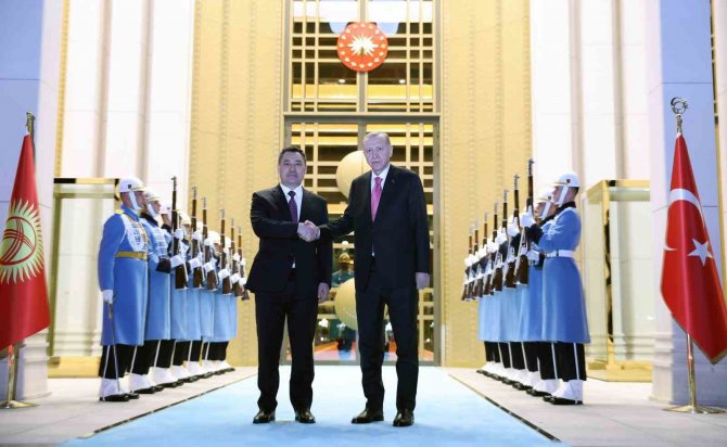 Cumhurbaşkanı Erdoğan, Kırgızistan Cumhurbaşkanı Caparov İle Görüştü