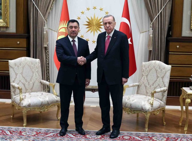 Cumhurbaşkanı Erdoğan, Kırgızistan Cumhurbaşkanı Caparov İle Görüştü