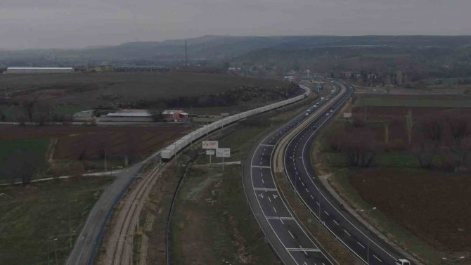 Depremzedelere Giden Yaşam Konteynerleri Kayseri’den Geçti