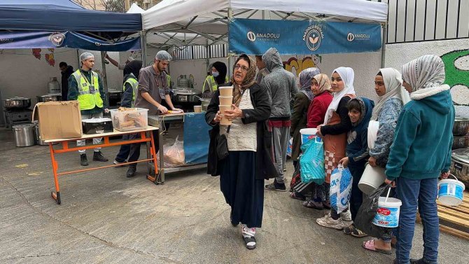 Deprem Bölgesinde Anadolu Mutfağından Her Gün 10 Bin Kişiye Sıcak Yemek