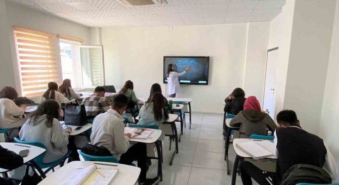Depremin Ardından Bilgievi Ve Akademi Lise’de 15 Bin Öğrenciye Yoğun Ders Programı