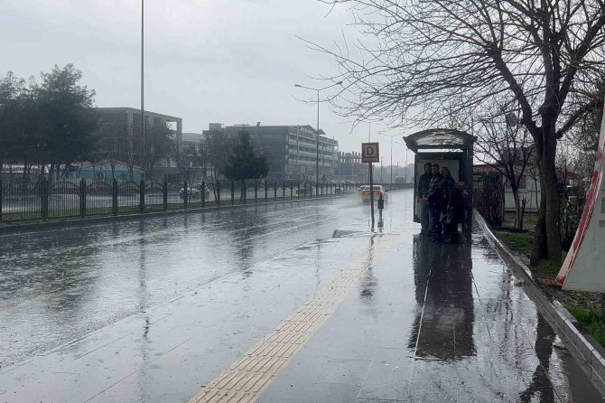 Diyarbakır’da Kısa Süreli Sağanak Etkili Oldu