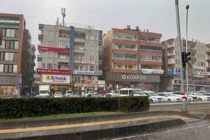 Diyarbakır’da Kısa Süreli Sağanak Etkili Oldu