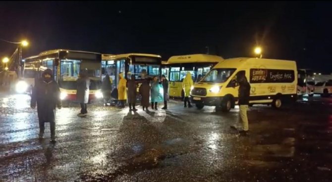 Diyarbakır’da Çadır Kentte Kalan Vatandaşlar Sağanak Nedeniyle Tahliye Edildi